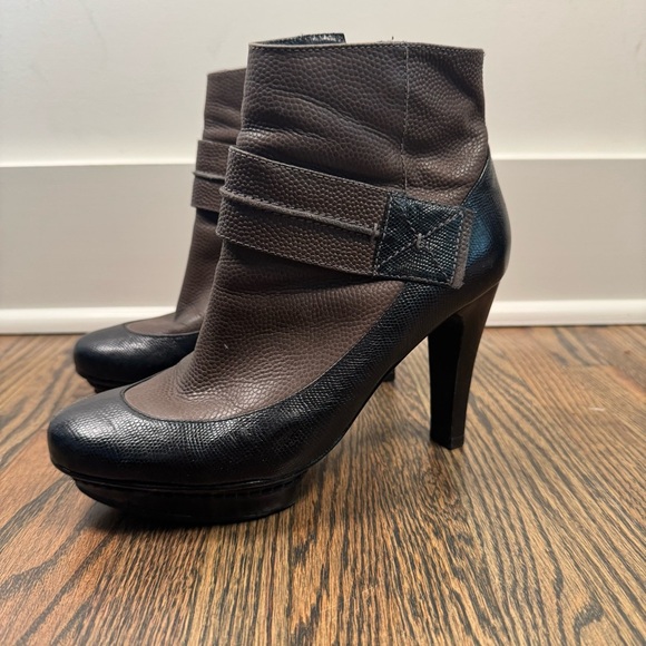 BCBGMaxAzria heeled leather ankle boots size 37.5/7.5 - Picture 4 of 8